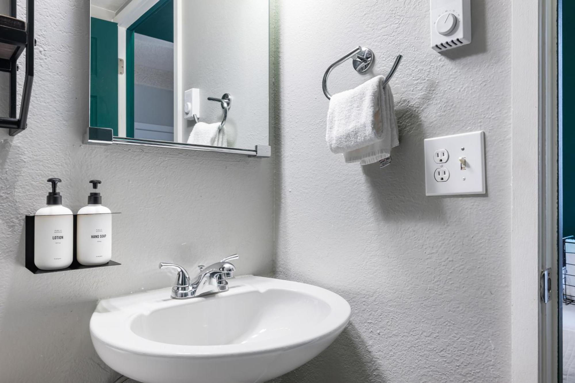 Oxford Apartment By At Mine Hospitality Seattle Extérieur photo