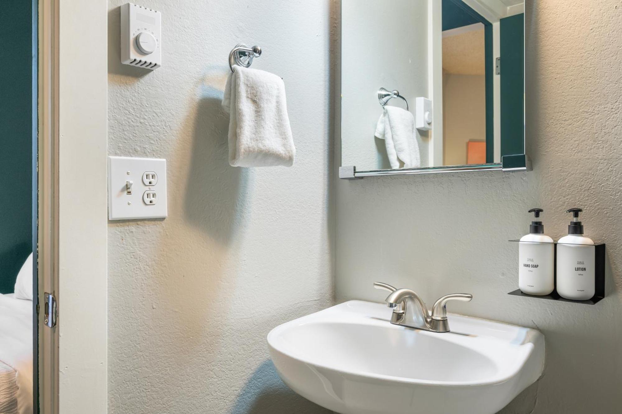 Oxford Apartment By At Mine Hospitality Seattle Extérieur photo