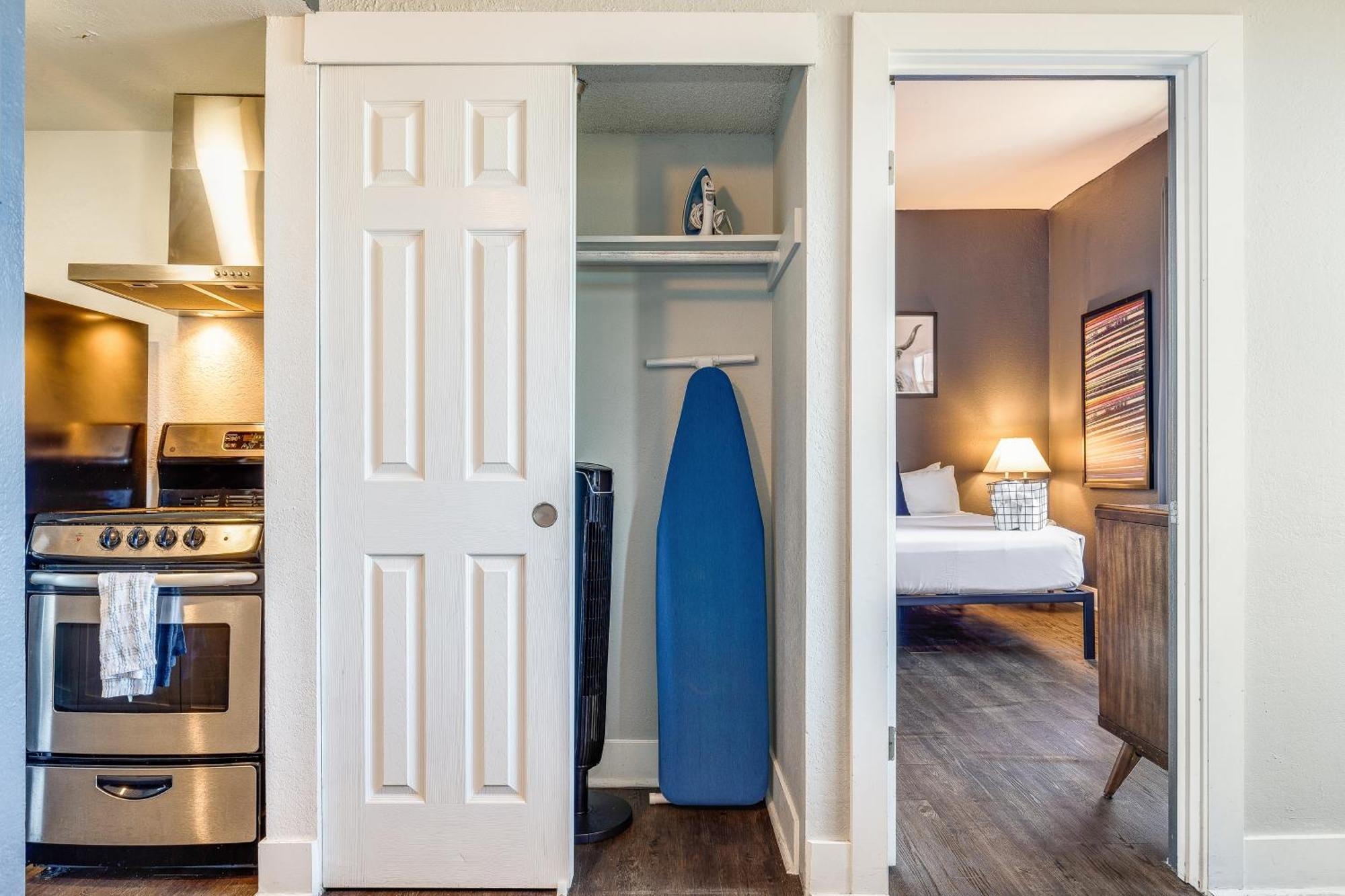Oxford Apartment By At Mine Hospitality Seattle Extérieur photo